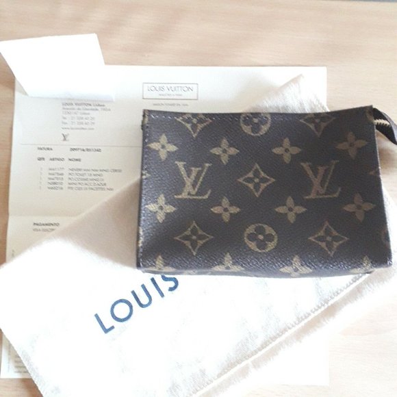 Louis Vuitton Toiletry Pouch 15 - Picture 8 of 8
